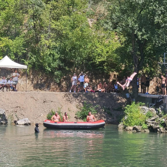 Brodarevo bilo centar adrenalina: Skakači iz tri države pokazali neverovatnu hrabrost FOTO