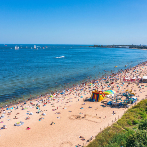 Ešerihija pravi probleme: Zabranjeno kupanje na popularnim plažama
