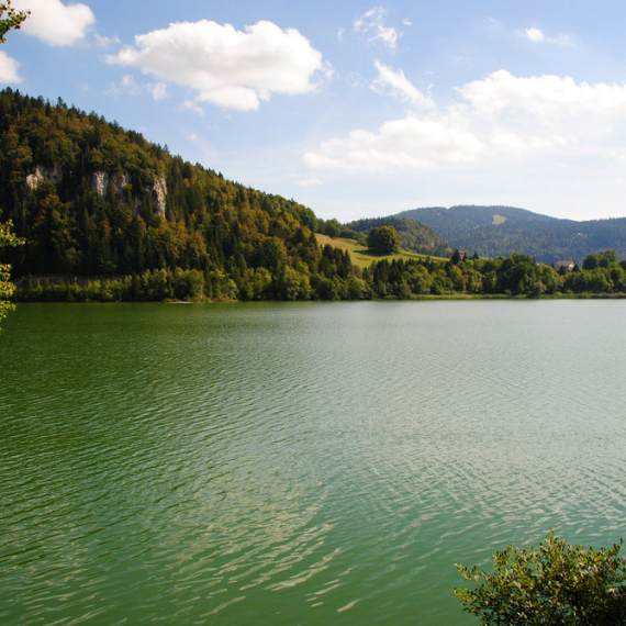 Jezero nestalo pred očima turista: Suša potpuno isušila popularnu destinaciju FOTO