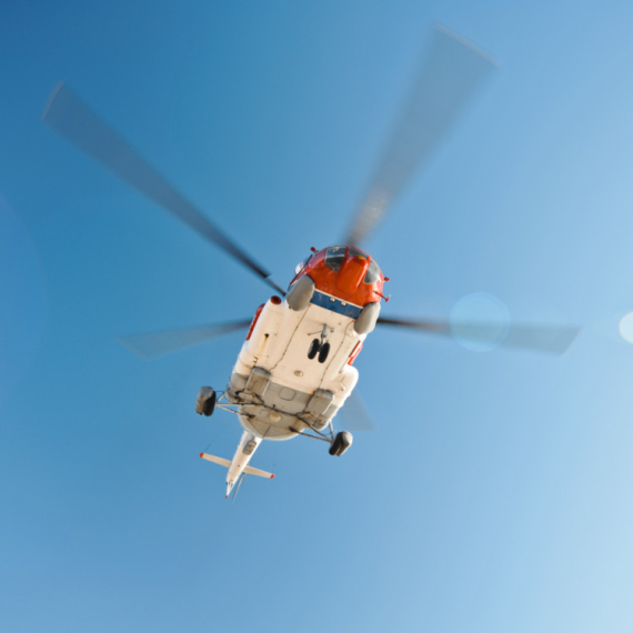 Ženi pozlilo na plaži, helikopter Hitne pomoći spasao je u poslednjem trenutku