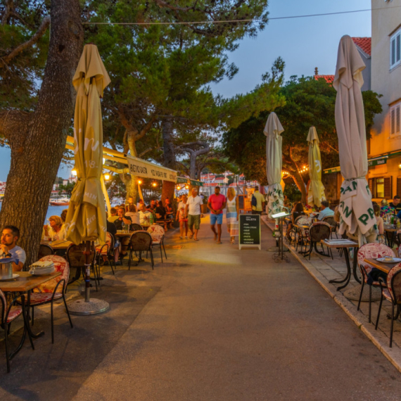 Turistkinja ostala u šoku na Korčuli: "Večera mi se pretvorila u okupljanje kulta" VIDEO
