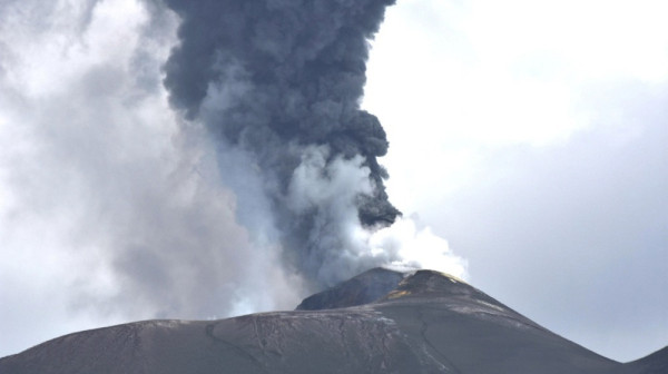 Haos na Siciliji; Etna izbacuje pepeo u atmosferu: Otkazani letovi