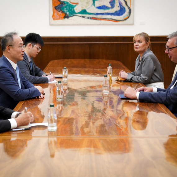 Vučić sa ambasadorom Kine: "Razgovor o novim projektima koji će dodatno povezati naše zemlje" FOTO