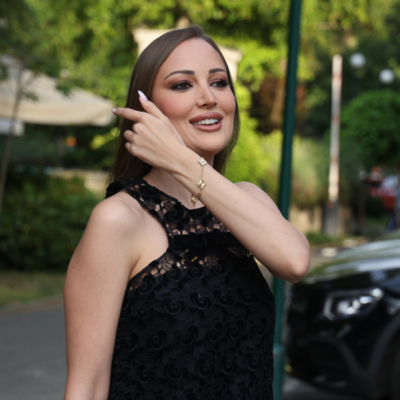 Aleksandra Prijović u bikiniju koji košta pravo bogatstvo: Izgleda kao bomba nakon drugog porođaja FOTO