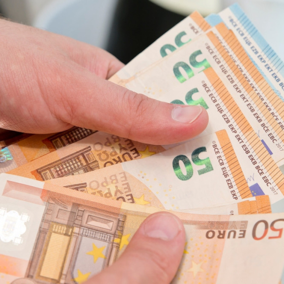 Nude im 32.000 evra da napuste zemlju: Već se stotine prijavilo
