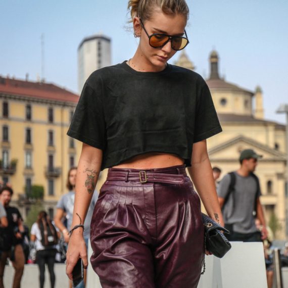 Zaboravite na kapri pantalone: Ovaj retro model je novi modni hit za kraj leta i jesen FOTO