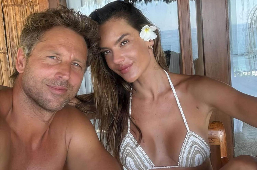 Njenom vereniku nije lako: Zauzela najdraži teren, pa u tanga bikiniju zaludela muški rod FOTO