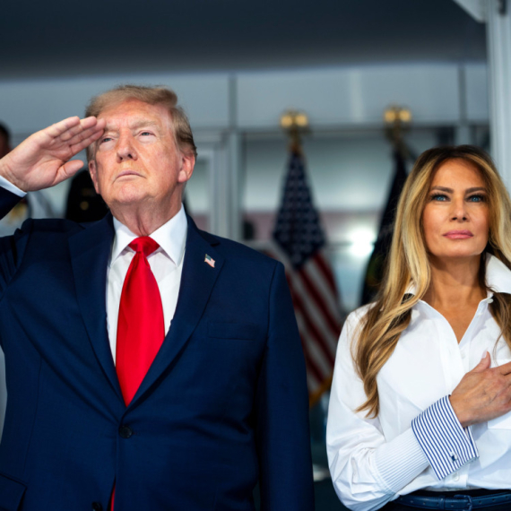"Dosta mi je nje!" Čitač sa usana otkrila šta su Tramp i Melanija govorili, reči izazvale lavinu komentara