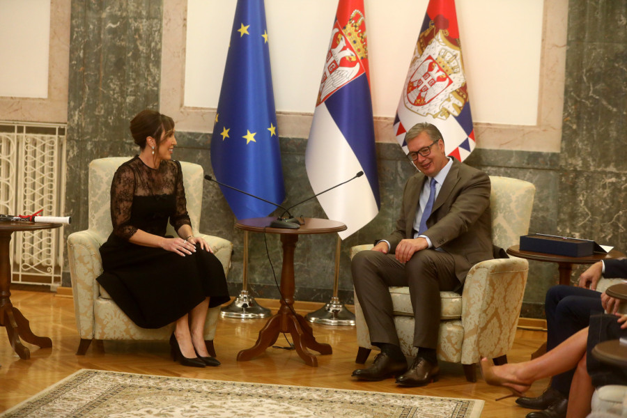 Jelena Janković zablistala na prijemu u skupocenoj haljini: Elegantno izdanje o kojem se priča FOTO