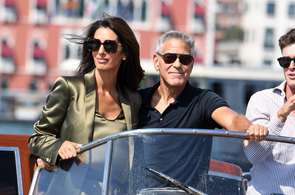 Najizazovnija Amal Kluni: Duge noge i najkraći šorts – modna dominacija u Veneciji FOTO