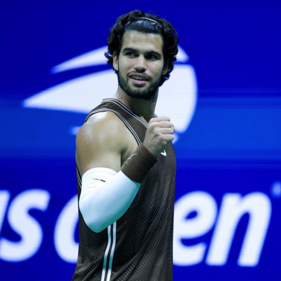 Alkaras ljubi seksi plavušu? Njene fotke u bikiniju zasenile US Open FOTO