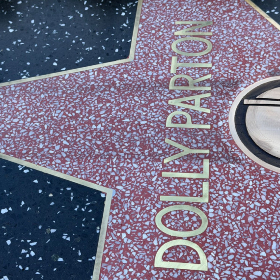 Zvezda Doli Parton ponovo zasijala na Holivudskoj stazi slavnih FOTO