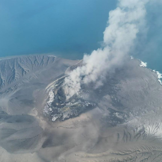 Eruptirala tri vulkana: 150.000 putnika zarobljeno na međunarodnim aerodromima FOTO/VIDEO