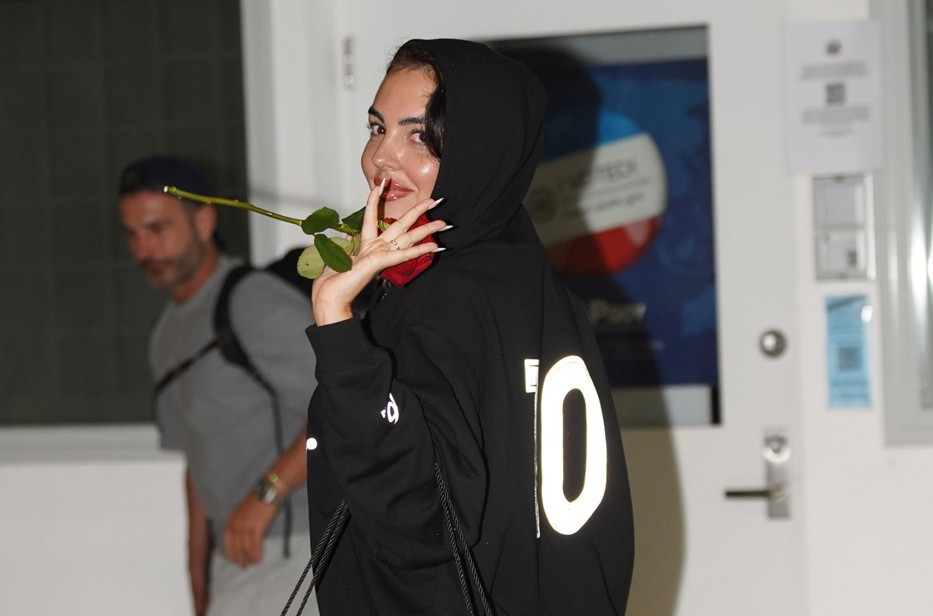 Georgina na stubu srama, a samo je htela što pre da ode: Ko joj je ukrao glamur? FOTO