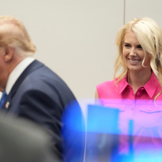 Konačno se zna šta Melanija misli o Trampovoj saradnici