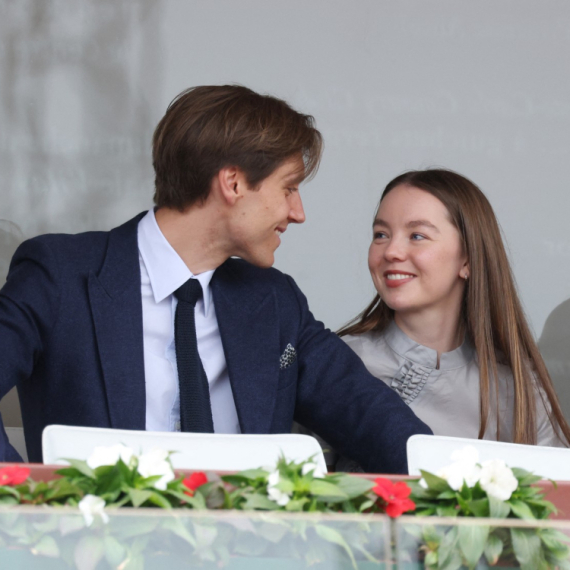 Čekala ga je 10 godina: Princeza ponosno pokazala verenički prsten od 132.000 dolara FOTO