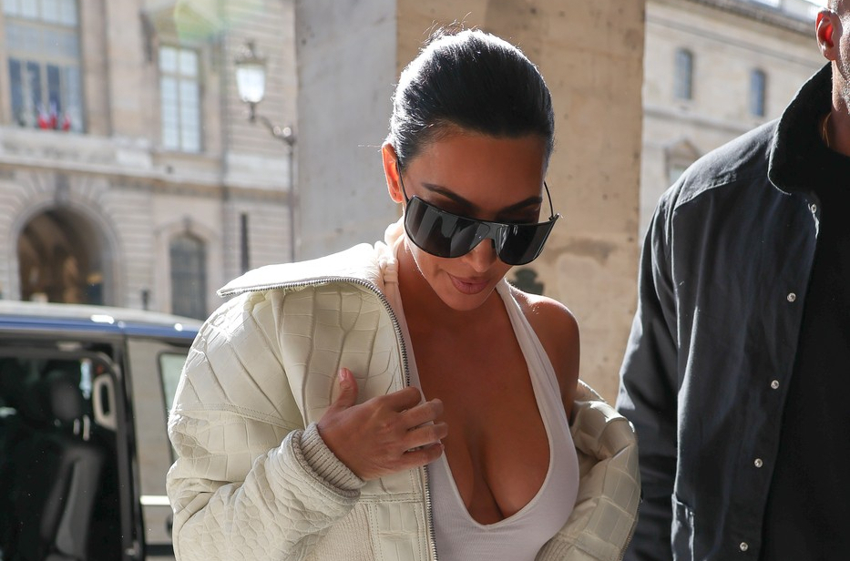 Kim Kardašijan u haljini koja puca na njoj: Svaki milimetar figure je u prvom planu FOTO