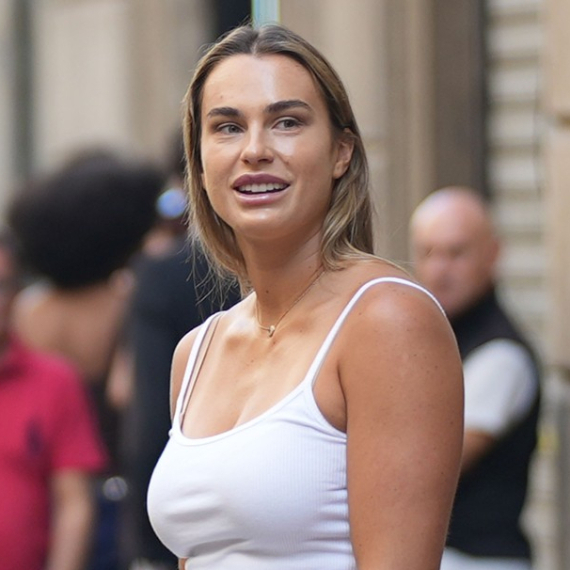Arina Sabalenka u potpuno opuštenom izdanju: Zagrevanje pred prvi "modni juriš" FOTO
