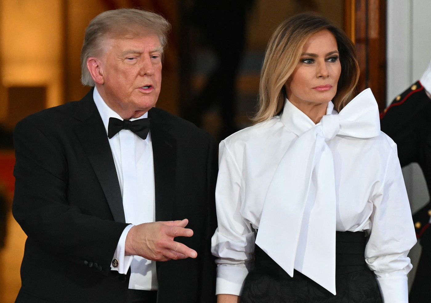 Melanija u crno-belom na večeri za Sija: pantalone sa motivima božura privukle pažnju