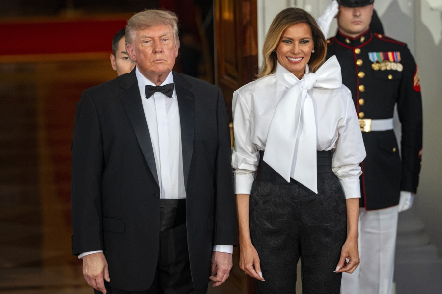 Svi misle da je košulja zvezda Melanijinog stajlinga, a zapravo su pantalone toliko moćne FOTO