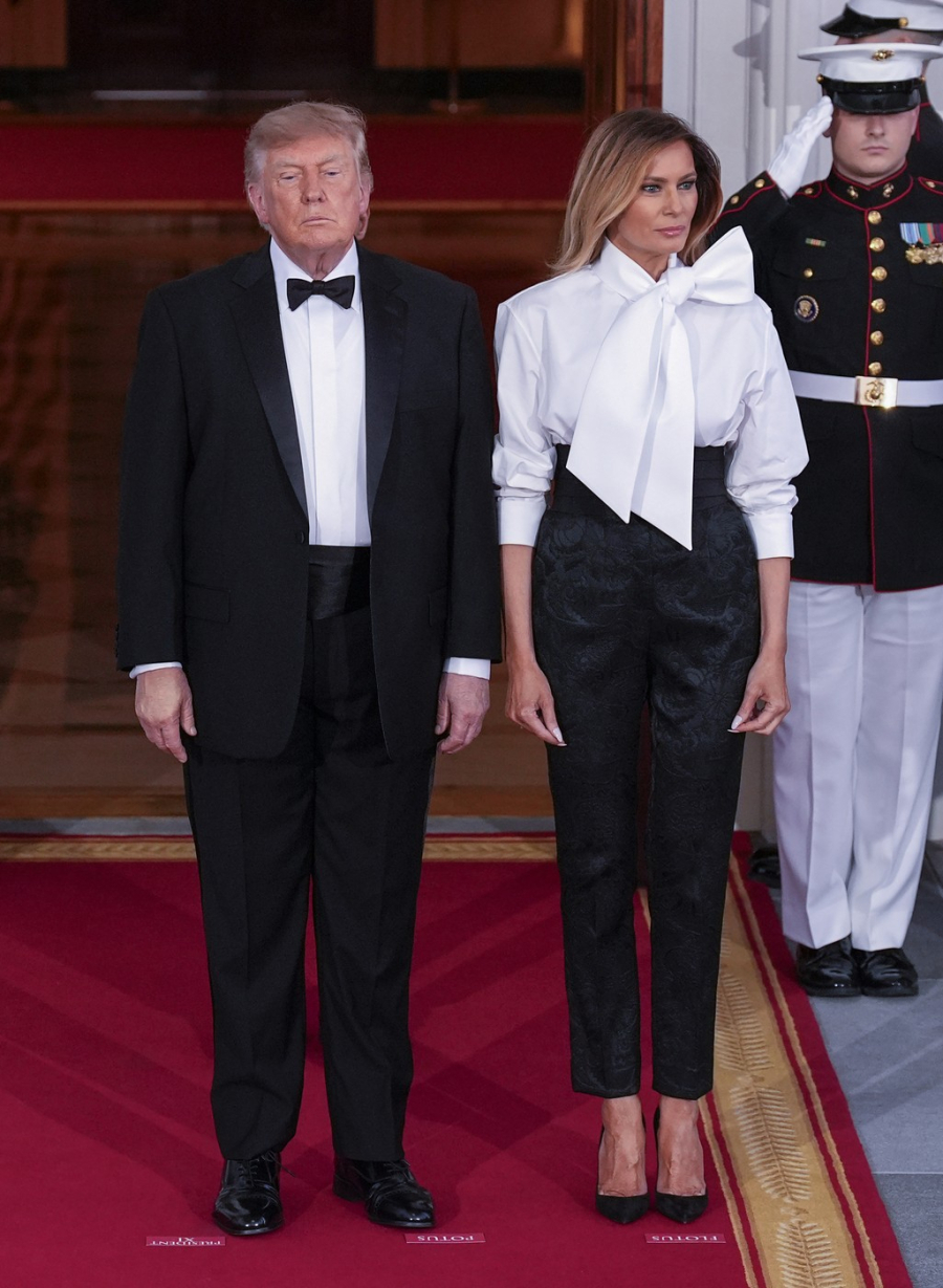 Svi misle da je košulja zvezda Melanijinog stajlinga, a zapravo su pantalone toliko moćne FOTO