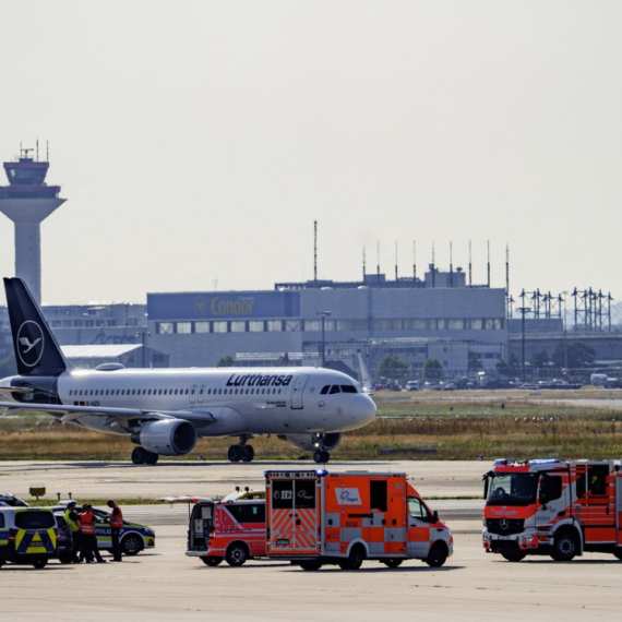 Avion sa 198 putnika prinudno sleteo: Zapalila se prenosiva baterija VIDEO