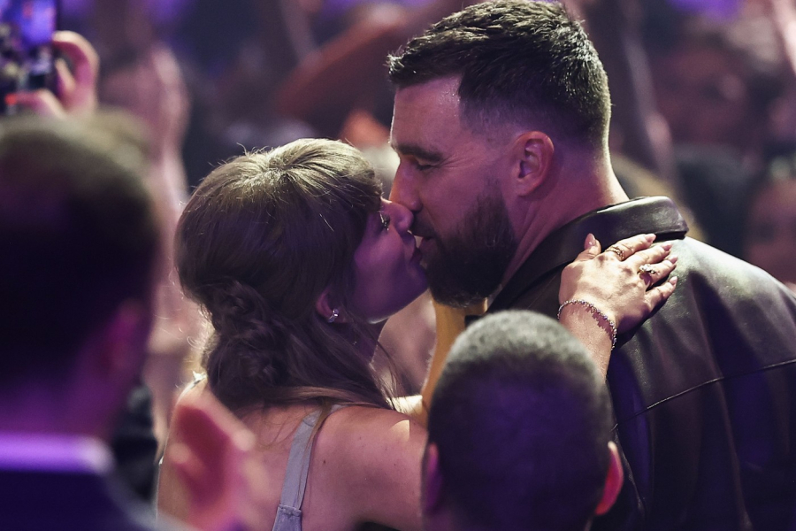 Sinoć je ispisala istoriju na dodeli MTV nagrada, a od muža ni traga ni glasa FOTO/VIDEO
