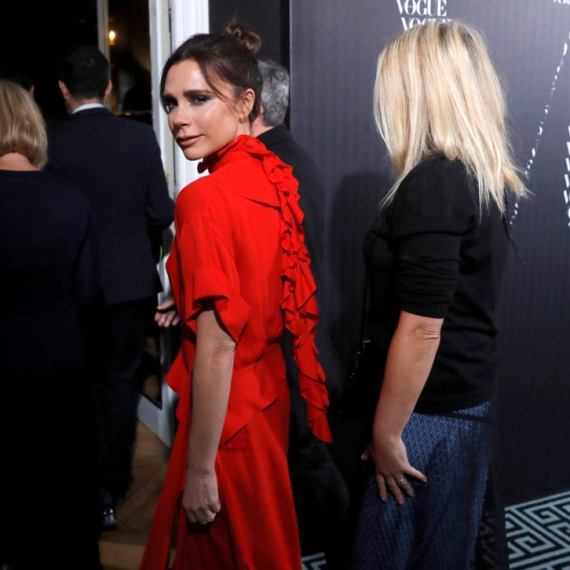 Viktorija Bekam je novim snimkom "zapalila" mreže: Pogledajte njen stajling za trening VIDEO