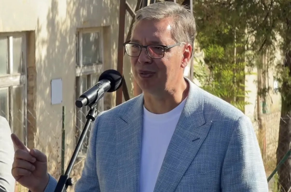 Vučić u Petrovaradinu najavio radove na putevima i mostu, kao i veće penzije; "Šoškić uništio dinar"