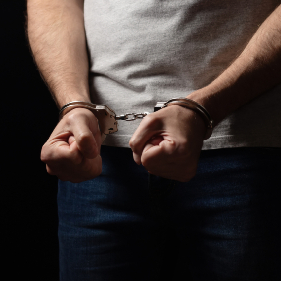 Uhapšen Leskovčanin zbog napada na bivšu partnerku i njenog oca