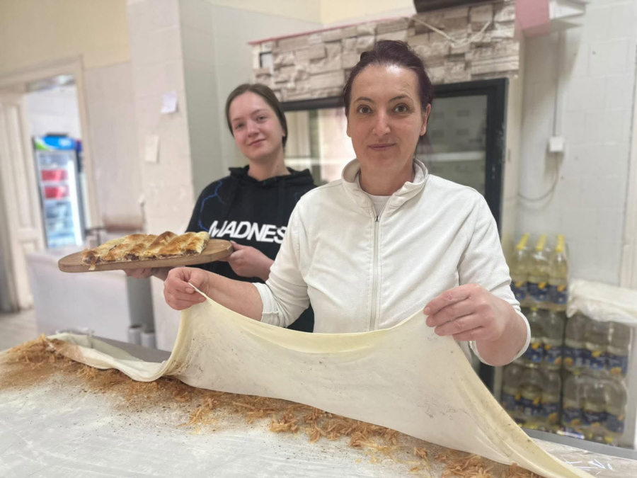Tradicionalni recept od kog miriše cela kuća: Pita s jabukama biće savršena samo ako joj dodate ovo