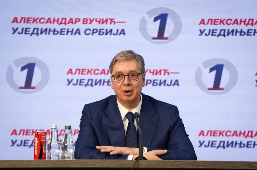 Vučić: "Uništiće ekonomiju, tri fabrike odlaze iz Srbije"