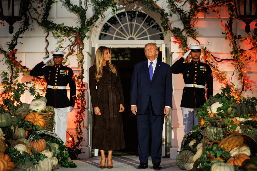 Melanija Tramp u omiljenoj boji i odevnom predmetu ove sezone: Kakva dominacija... FOTO