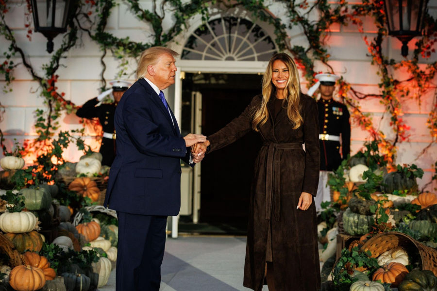 Melanija Tramp u omiljenoj boji i odevnom predmetu ove sezone: Kakva dominacija... FOTO